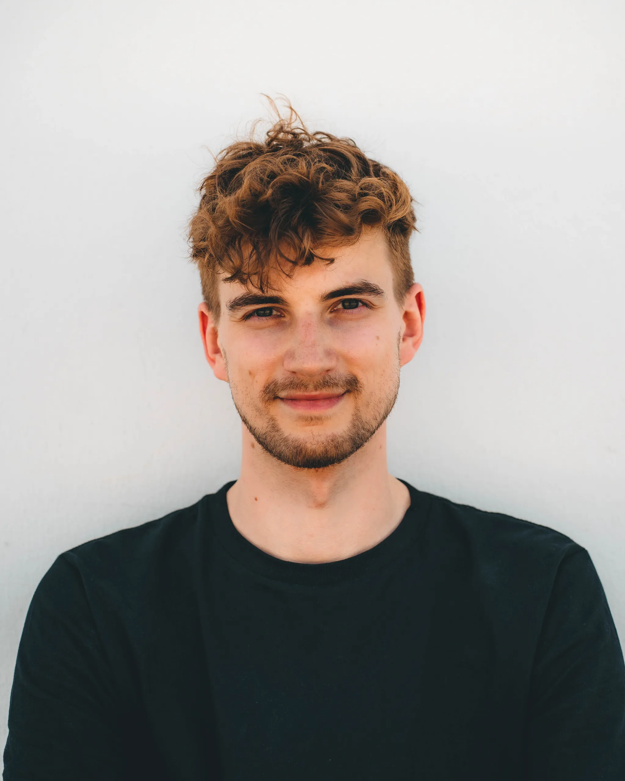 Professional profile picture of Jonas Karosas, video editor and content creator